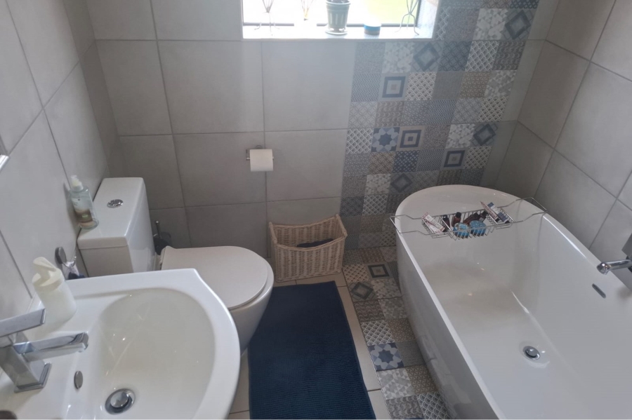 3 Bedroom Property for Sale in Rooi Rivier Rif Western Cape